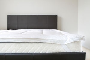 Utilisation d’un surmatelas : dans quels cas est-ce recommandé par un professionnel de la literie ?